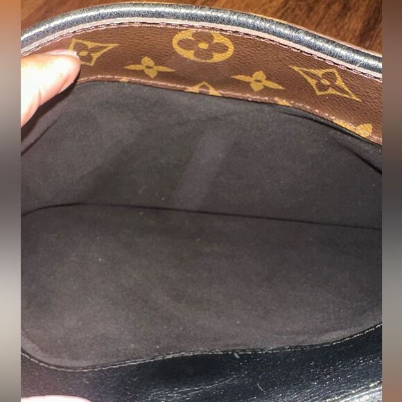 Louis Vuitton Pallas MM (feel free to make an offer) - Picture 11 of 16